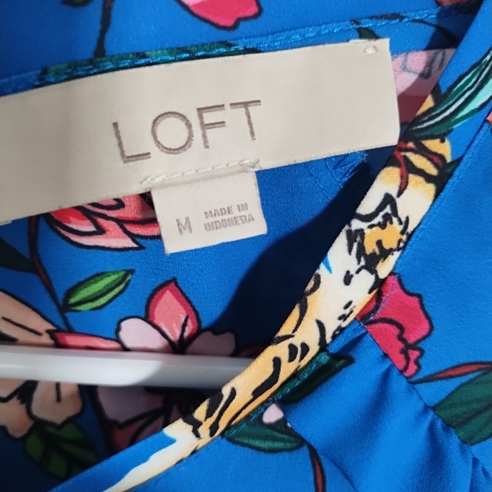 Loft Women's M Sleeveless Top Blue Floral Tiger Chiffon Flutter Blouse Ruffle - Picture 2 of 11